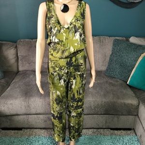 Sisley Sz 14 jump suit with cute details Sisley